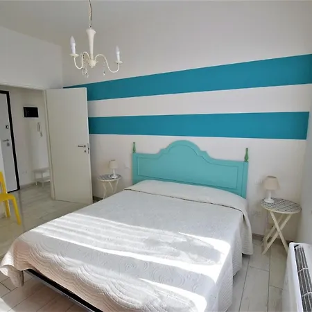 Colombo Apartment, Fronte Spiaggia San Vincenzo Buitenkant foto