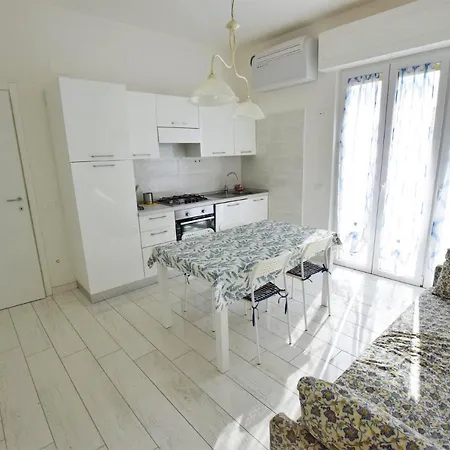 Colombo Apartment, Fronte Spiaggia San Vincenzo Buitenkant foto