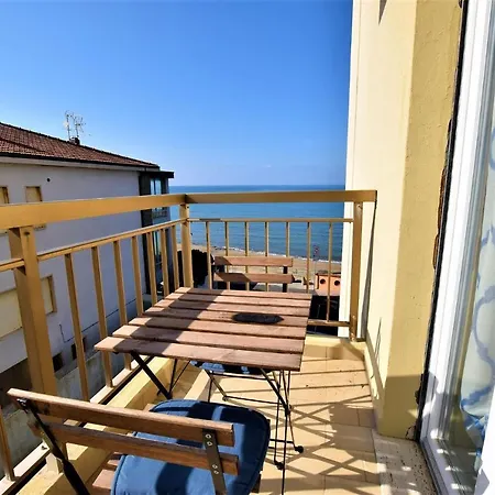 Colombo Apartment, Fronte Spiaggia San Vincenzo Buitenkant foto
